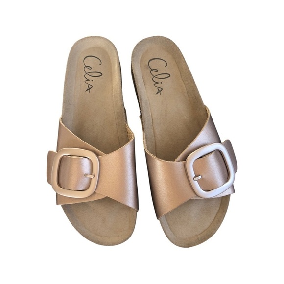 {Celia} Gold slides - Picture 1 of 3
